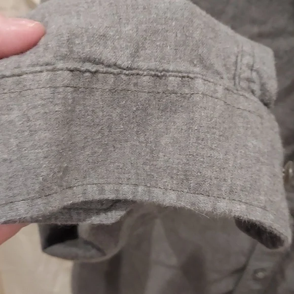 *Eddie Bauer Medium Gray Classic Fit Button Tab, Button  Down Long Sleeve Shirt - Picture 4 of 10